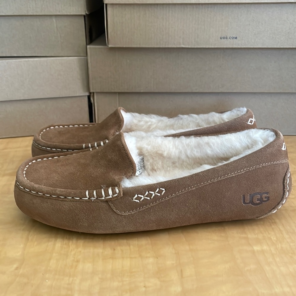 Ugg Women’s Ansley Slipper.